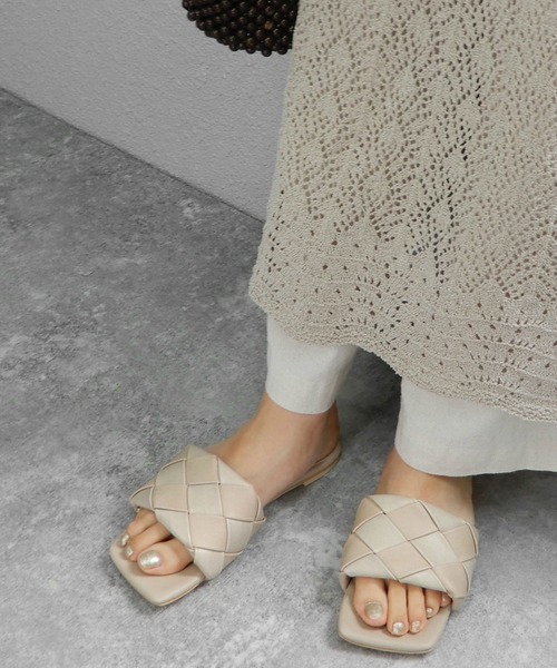 alala(アララ)の「ボリュームメッシュのスクエアフラットサンダル(サンダル・レディース・ブラック/アイボリー/ブラック×ホワイト/ブラウン系/ベージュ系・LL/S/M/L)」の8枚目の写真