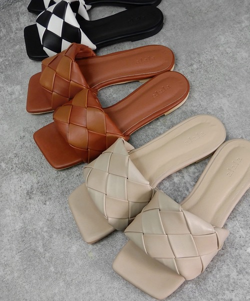 alala(アララ)の「ボリュームメッシュのスクエアフラットサンダル(サンダル・レディース・ブラック/アイボリー/ブラック×ホワイト/ブラウン系/ベージュ系・LL/S/M/L)」の10枚目の写真