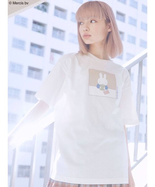 merry jenny（メリージェニー）の「miffy colorfully tee（Tシャツ/カットソー・レディース・ベージュ/オフホワイト・FREE）」の4枚目の写真