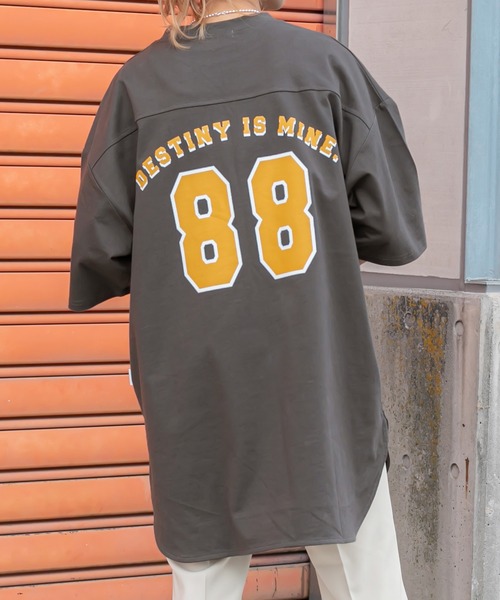 Perushu(ペルーシュ)の「フットボールプリントビッグTシャツ(Tシャツ/カットソー・レディース・チャコールグレー/オフホワイト・FREE)」の2枚目の写真