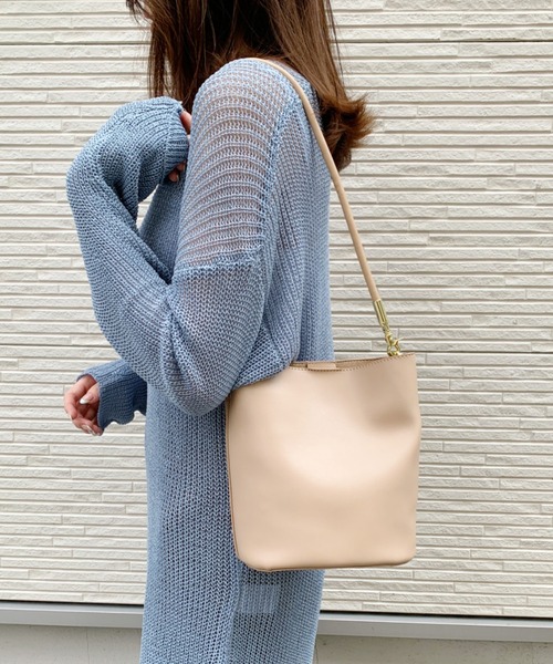 CLEA(クレア)の「2WAYバケツミドルショルダー(ショルダーバッグ・レディース・ブラック/ブラウン/ベージュ/ホワイト・FREE)」の4枚目の写真