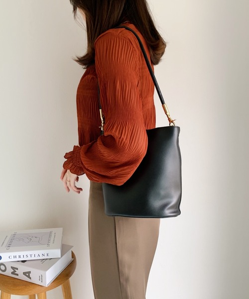 CLEA(クレア)の「2WAYバケツミドルショルダー(ショルダーバッグ・レディース・ブラック/ブラウン/ベージュ/ホワイト・FREE)」の11枚目の写真