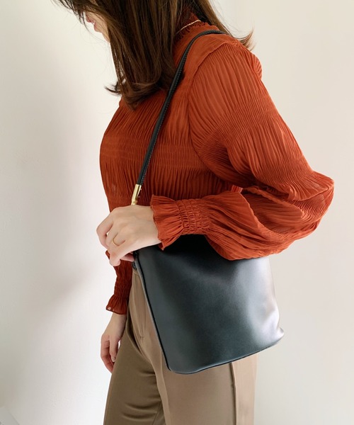 CLEA(クレア)の「2WAYバケツミドルショルダー(ショルダーバッグ・レディース・ブラック/ブラウン/ベージュ/ホワイト・FREE)」の16枚目の写真