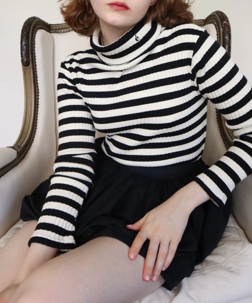 epine（エピヌ）の「e embroidery rib knit high neck（Tシャツ