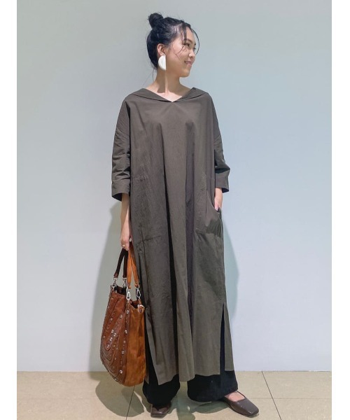 ビアズリー セーラーカラーワンピース カーキ 定価30,800 BEARDSLEY(ビアズリー)の「フロント部分の襟は細めになって