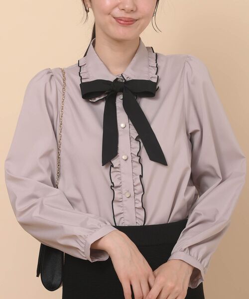 rps(アールピーエス)の「リボンタイ付き配色メローブラウス(シャツ/ブラウス・レディース・ブラック/オフホワイト/ラベンダー/ブラック系その他2/グレイッシュベージュ・M/フリー)」の4枚目の写真