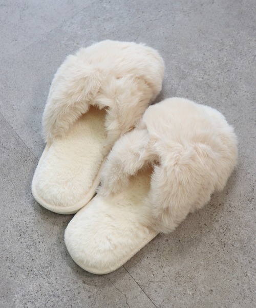 Monocoro toppi（モノコロトッピ）の「クロスバンド ファー もこもこ ルームシューズ サンダル（サンダル・レディース・グレー/アイボリー/モカ/ブルー/ピンク/キャメル・フリー）」の9枚目の写真