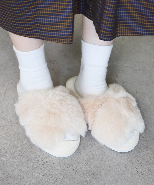 Monocoro toppi（モノコロトッピ）の「クロスバンド ファー もこもこ ルームシューズ サンダル（サンダル・レディース・グレー/アイボリー/モカ/ブルー/ピンク/キャメル・フリー）」の10枚目の写真