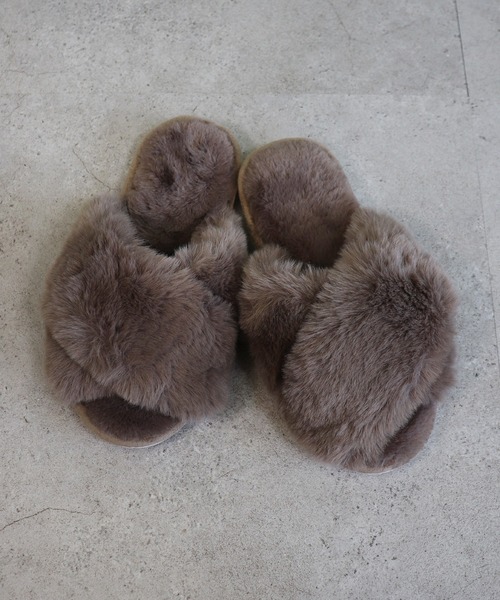 Monocoro toppi（モノコロトッピ）の「クロスバンド ファー もこもこ ルームシューズ サンダル（サンダル・レディース・グレー/アイボリー/モカ/ブルー/ピンク/キャメル・フリー）」の12枚目の写真