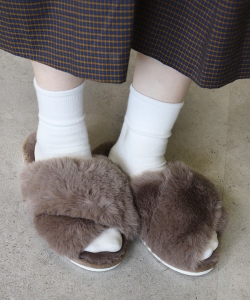 Monocoro toppi（モノコロトッピ）の「クロスバンド ファー もこもこ ルームシューズ サンダル（サンダル・レディース・グレー/アイボリー/モカ/ブルー/ピンク/キャメル・フリー）」の14枚目の写真