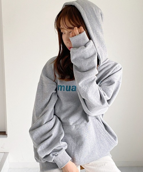 ムーアムーアフード付きパーカー グレー　muhamuha A'GEM/9 × .kom 『muah muah/ムーアムーア』 LOGO STITCH