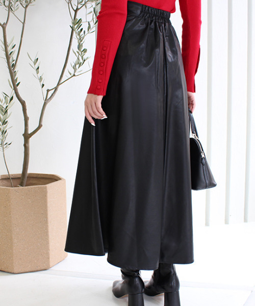 MODE ROBE（モードローブ）の「フェイクレザーフレアスカート（スカート・レディース・ブラック/アイボリー・FREE）」の12枚目の写真