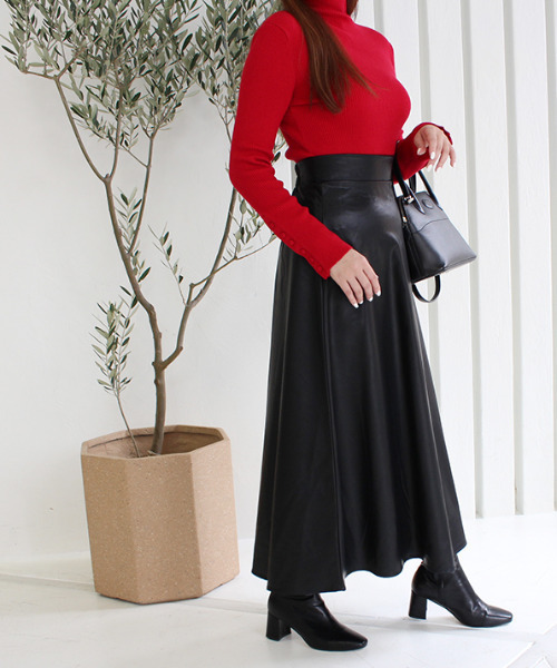 MODE ROBE（モードローブ）の「フェイクレザーフレアスカート（スカート・レディース・ブラック/アイボリー・FREE）」の16枚目の写真