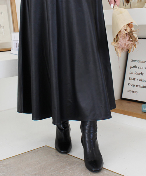 MODE ROBE（モードローブ）の「フェイクレザーフレアスカート（スカート・レディース・ブラック/アイボリー・FREE）」の18枚目の写真