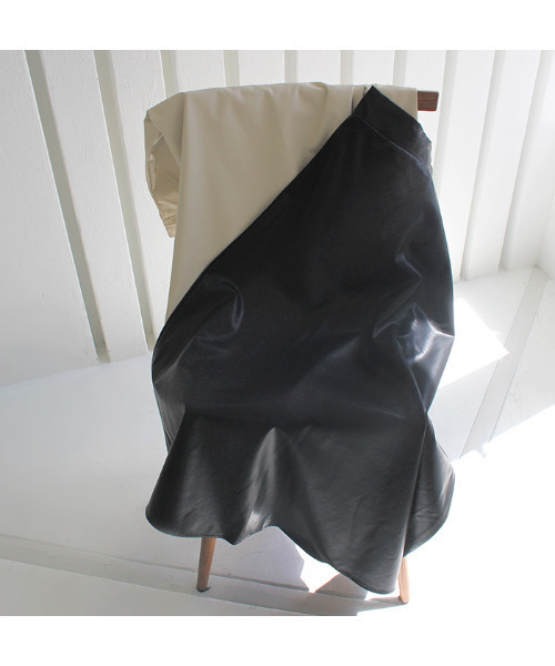 MODE ROBE（モードローブ）の「フェイクレザーフレアスカート（スカート・レディース・ブラック/アイボリー・FREE）」の21枚目の写真