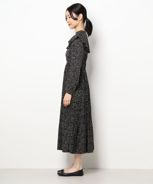 archives(アルシーヴ)の「ケープ衿プリーツワンピース(ワンピース・レディース・ブラック/グリーン/アイボリー・MEDIUM)」の5枚目の写真