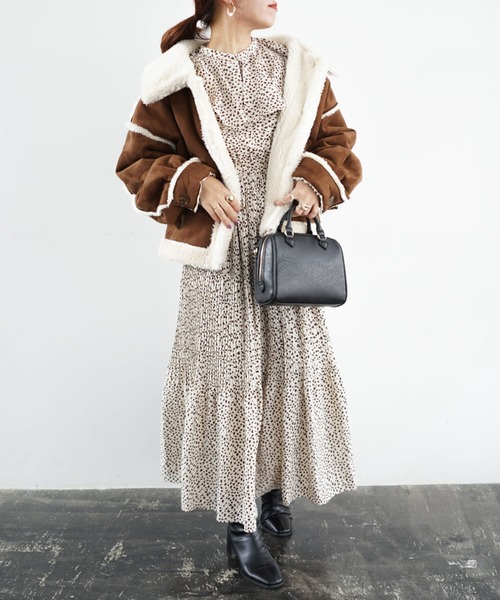 archives(アルシーヴ)の「ケープ衿プリーツワンピース(ワンピース・レディース・ブラック/グリーン/アイボリー・MEDIUM)」の2枚目の写真