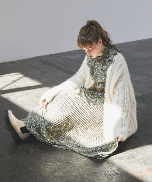 archives(アルシーヴ)の「ケープ衿プリーツワンピース(ワンピース・レディース・ブラック/グリーン/アイボリー・MEDIUM)」の10枚目の写真