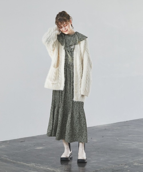 archives(アルシーヴ)の「ケープ衿プリーツワンピース(ワンピース・レディース・ブラック/グリーン/アイボリー・MEDIUM)」の6枚目の写真