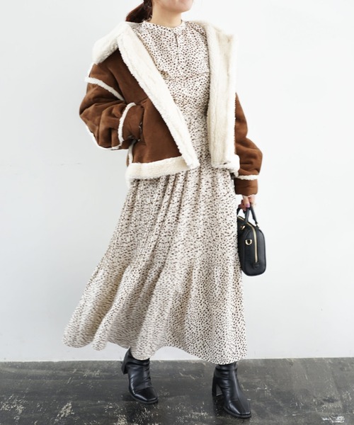 archives(アルシーヴ)の「ケープ衿プリーツワンピース(ワンピース・レディース・ブラック/グリーン/アイボリー・MEDIUM)」の12枚目の写真