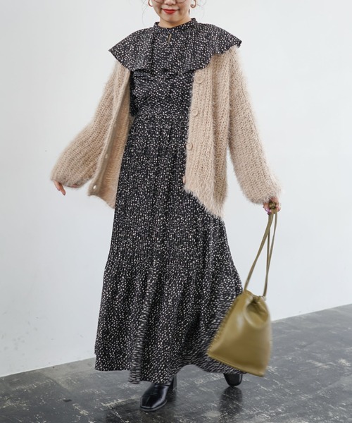 archives(アルシーヴ)の「ケープ衿プリーツワンピース(ワンピース・レディース・ブラック/グリーン/アイボリー・MEDIUM)」の14枚目の写真