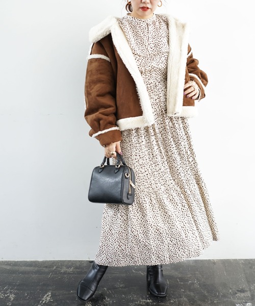 archives(アルシーヴ)の「ケープ衿プリーツワンピース(ワンピース・レディース・ブラック/グリーン/アイボリー・MEDIUM)」の11枚目の写真