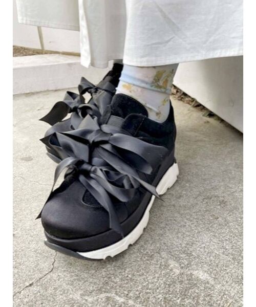 merry jenny(メリージェニー)の「リボンスニーカー(スニーカー・レディース・ブラック/アイボリー・SMALL/MEDIUM/LARGE)」の3枚目の写真