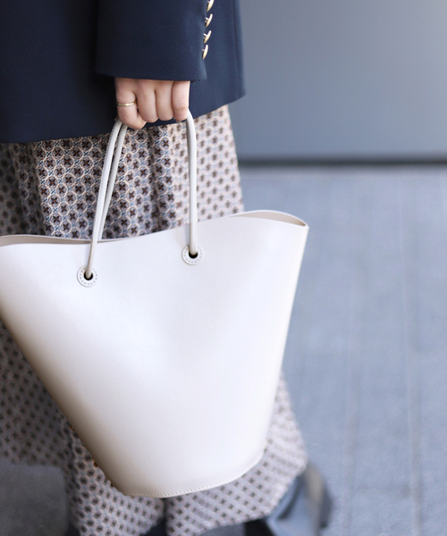 SLOBE IENA(スローブイエナ)の「【YAHKI /ヤーキ】W FACE トートバッグ◆(トートバッグ・レディース・ブラック/ベージュ・FREE)」の4枚目の写真