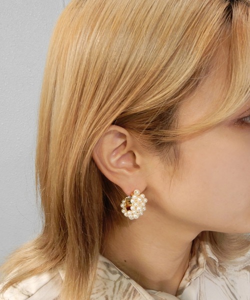 minia(ミニア)の「プチパールのハーフフープピアス(ピアス(両耳用)・レディース・ホワイト・FREE)」の8枚目の写真