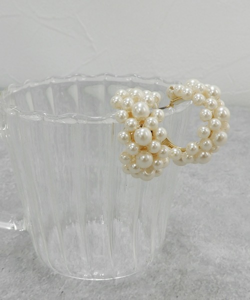 minia(ミニア)の「プチパールのハーフフープピアス(ピアス(両耳用)・レディース・ホワイト・FREE)」の3枚目の写真