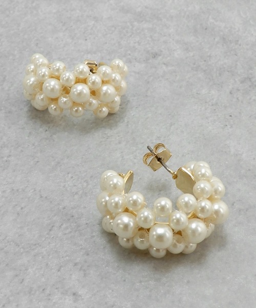 minia(ミニア)の「プチパールのハーフフープピアス(ピアス(両耳用)・レディース・ホワイト・FREE)」の4枚目の写真