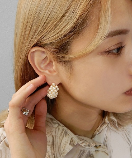 minia(ミニア)の「プチパールのハーフフープピアス(ピアス(両耳用)・レディース・ホワイト・FREE)」の9枚目の写真