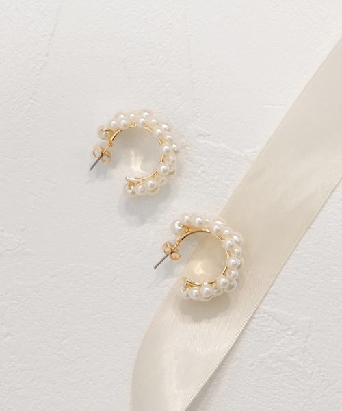 minia(ミニア)の「プチパールのハーフフープピアス(ピアス(両耳用)・レディース・ホワイト・FREE)」の7枚目の写真
