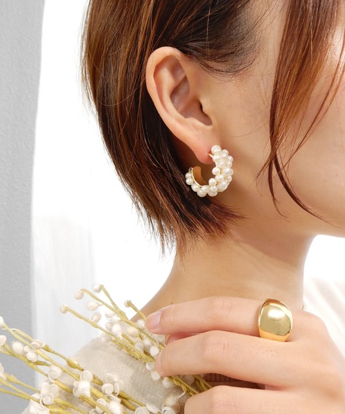 minia(ミニア)の「プチパールのハーフフープピアス(ピアス(両耳用)・レディース・ホワイト・FREE)」の6枚目の写真