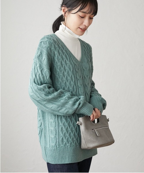 Green　Parks（グリーンパークス）の「Vネックケーブルニットプルオーバー＊（ニット/セーター・レディース・チャコールグレー/ライトグレー/レッド/グリーン/アイボリー/キャメル・FREE）」の4枚目の写真