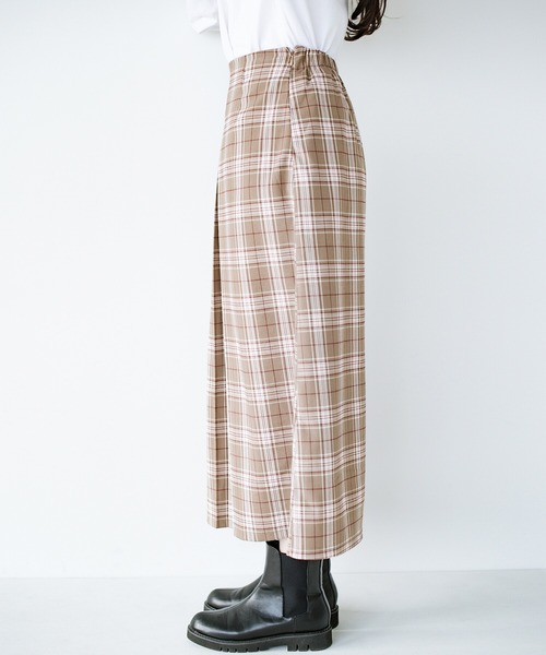 haco!（ハコ）の「【φ】どんな日も特別な1日に導いてくれる。大人の甘さと華やぎバランスを追求した すっきりシルエットが自慢のチェックスカート（スカート・レディース・ライトベージュ/ライトブラウン・SMALL/MEDIUM/LARGE/X-LARGE）」の9枚目の写真