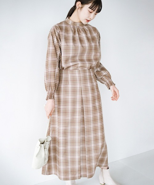 haco!（ハコ）の「【φ】どんな日も特別な1日に導いてくれる。大人の甘さと華やぎバランスを追求した すっきりシルエットが自慢のチェックスカート（スカート・レディース・ライトベージュ/ライトブラウン・SMALL/MEDIUM/LARGE/X-LARGE）」の11枚目の写真