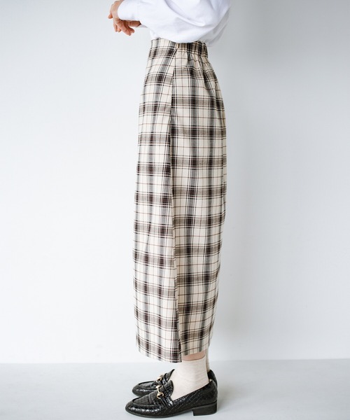 haco!（ハコ）の「【φ】どんな日も特別な1日に導いてくれる。大人の甘さと華やぎバランスを追求した すっきりシルエットが自慢のチェックスカート（スカート・レディース・ライトベージュ/ライトブラウン・SMALL/MEDIUM/LARGE/X-LARGE）」の21枚目の写真