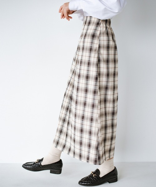 haco!（ハコ）の「【φ】どんな日も特別な1日に導いてくれる。大人の甘さと華やぎバランスを追求した すっきりシルエットが自慢のチェックスカート（スカート・レディース・ライトベージュ/ライトブラウン・SMALL/MEDIUM/LARGE/X-LARGE）」の22枚目の写真