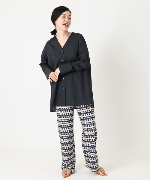 journal standard L'essage(ジャーナルスタンダードレサージュ)の「クレイジーパターン.ムジVネックシャツ◆(シャツ/ブラウス・レディース・ベージュ/ネイビー/ブルー・FREE)」の9枚目の写真