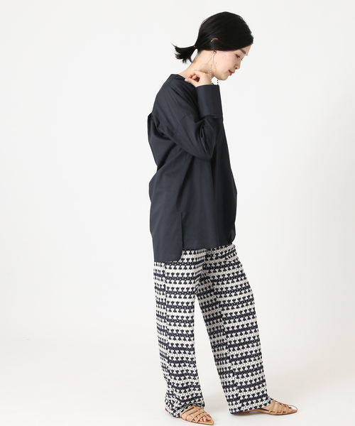 journal standard L'essage(ジャーナルスタンダードレサージュ)の「クレイジーパターン.ムジVネックシャツ◆(シャツ/ブラウス・レディース・ベージュ/ネイビー/ブルー・FREE)」の11枚目の写真