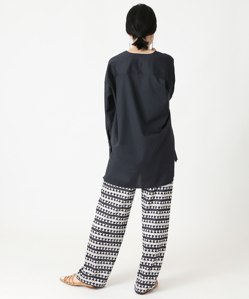 journal standard L'essage(ジャーナルスタンダードレサージュ)の「クレイジーパターン.ムジVネックシャツ◆(シャツ/ブラウス・レディース・ベージュ/ネイビー/ブルー・FREE)」の12枚目の写真