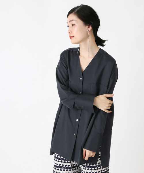 journal standard L'essage(ジャーナルスタンダードレサージュ)の「クレイジーパターン.ムジVネックシャツ◆(シャツ/ブラウス・レディース・ベージュ/ネイビー/ブルー・FREE)」の14枚目の写真