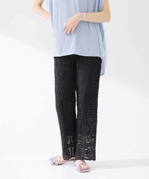 ITEMS URBANRESEARCH（アイテムズ アーバンリサーチ）の「クロシェパッチワークニットパンツ（その他パンツ・レディース・ブラック/ナチュラル・FREE）」の3枚目の写真