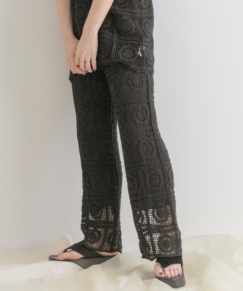 ITEMS URBANRESEARCH（アイテムズ アーバンリサーチ）の「クロシェパッチワークニットパンツ（その他パンツ・レディース・ブラック/ナチュラル・FREE）」の12枚目の写真