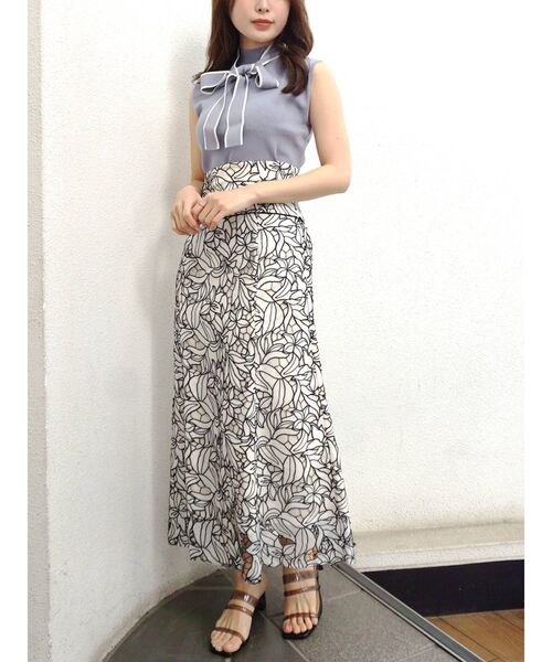 MERCURYDUO（マーキュリーデュオ）の「【To/】ボウタイ付ニット（ニット/セーター・レディース・ブラック/オフホワイト/ブルー・FREE）」の4枚目の写真