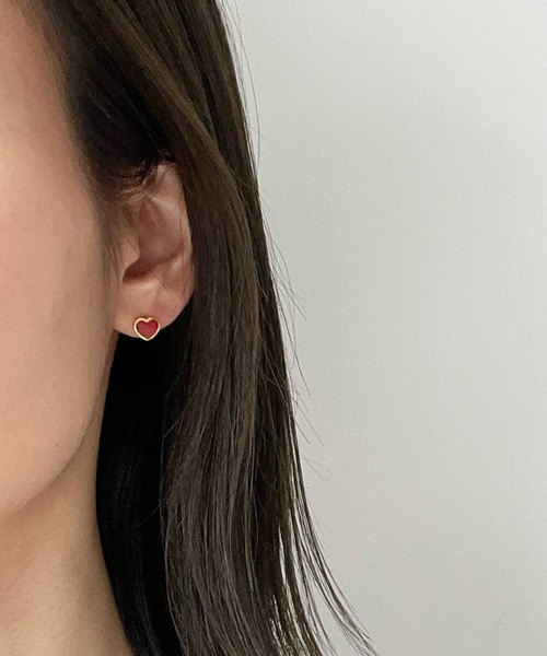 PT（ピーティ）の「Pt　カラープチハートピアス（ピアス（両耳用）・レディース・ブラック/レッド・ONE SIZE）」の2枚目の写真