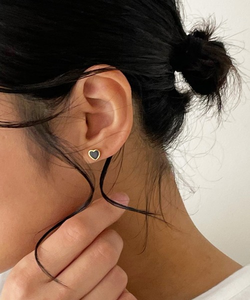 PT（ピーティ）の「Pt　カラープチハートピアス（ピアス（両耳用）・レディース・ブラック/レッド・ONE SIZE）」の9枚目の写真