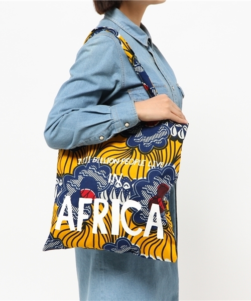 Ray BEAMS(レイビームス)の「Talented Totes / アフリカ プリント トートバッグ(トートバッグ・レディース・イエロー/ネイビー・ONE SIZE)」の9枚目の写真