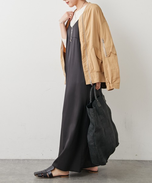 Omekashi（オメカシ）の「ストレッチサテンキャミワンピース（ワンピース・レディース・ブラック/ベージュ/ブルー・FREE）」の2枚目の写真